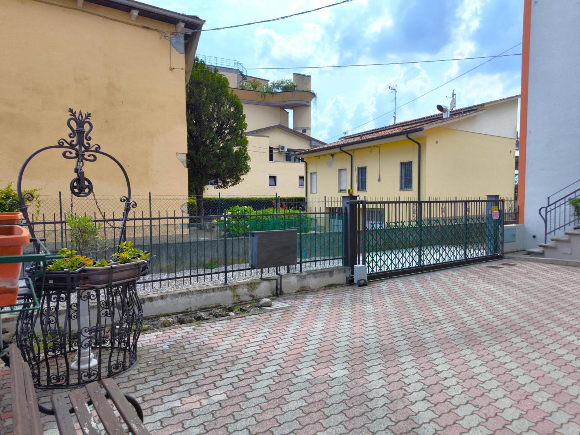 Hotel Casa Laura Peschiera del Garda Exterior foto