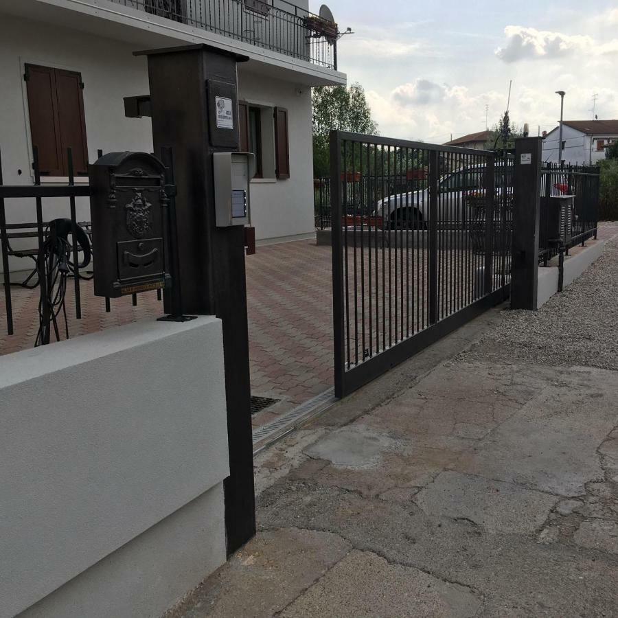 Hotel Casa Laura Peschiera del Garda Exterior foto